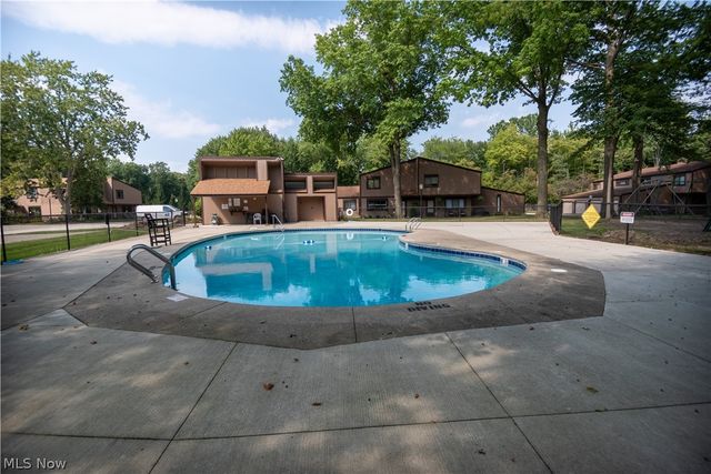 26674 Lake Of The Falls Boulevard, Olmsted Falls, OH 44138