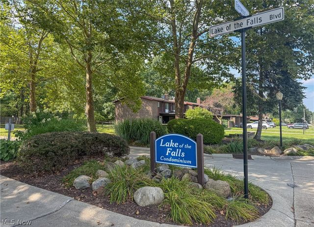 26674 Lake Of The Falls Boulevard, Olmsted Falls, OH 44138