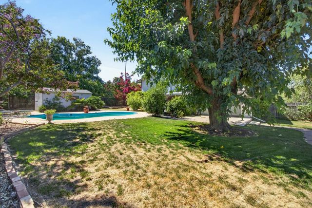 6900 Palm Ave, Fair Oaks, CA 95628