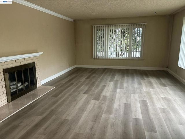 38125 Logan Dr, Fremont, CA 94536