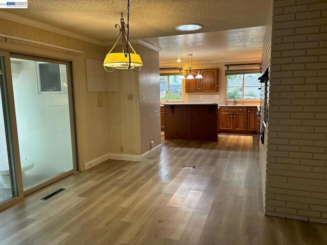 38125 Logan Dr, Fremont, CA 94536