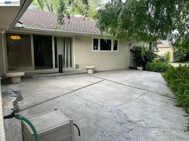 38125 Logan Dr, Fremont, CA 94536