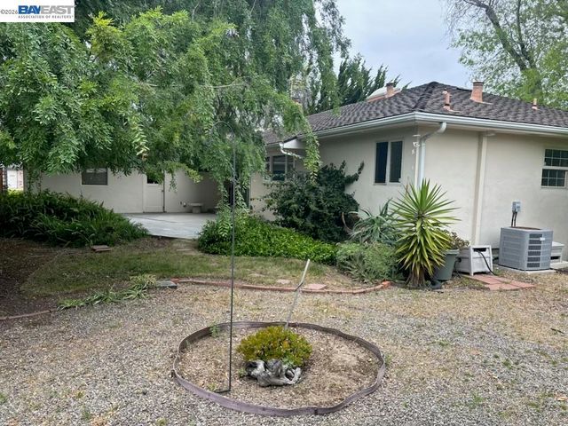 38125 Logan Dr, Fremont, CA 94536