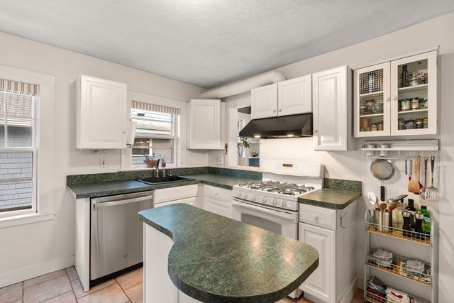 6-8 Hawthorne Park 2, Cambridge, MA 02138