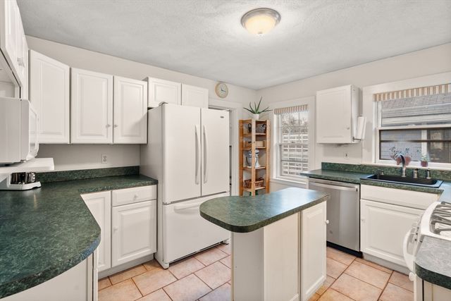 6-8 Hawthorne Park 2, Cambridge, MA 02138