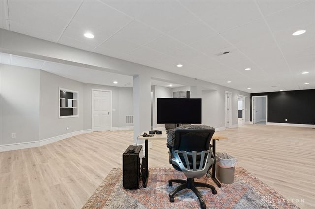 4220 Grace Circle, Beavercreek, OH 45431