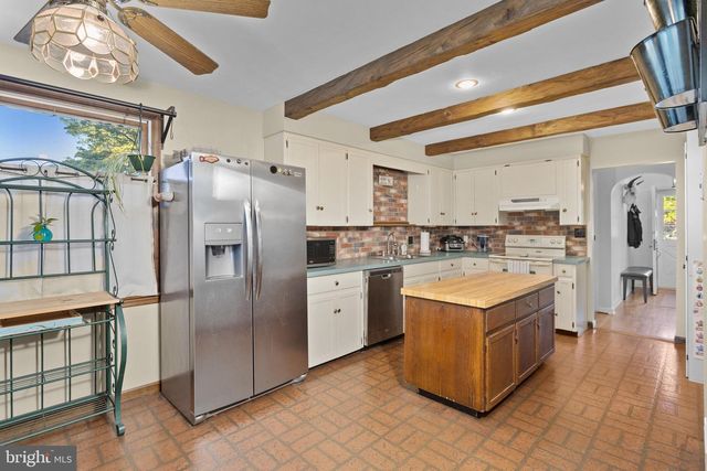 141 CREST AVE, Hamilton, NJ 08690