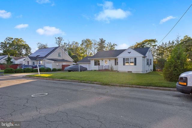 141 CREST AVE, Hamilton, NJ 08690