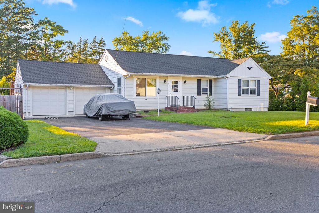 141 CREST AVE, HAMILTON, NJ 08690 — exterior