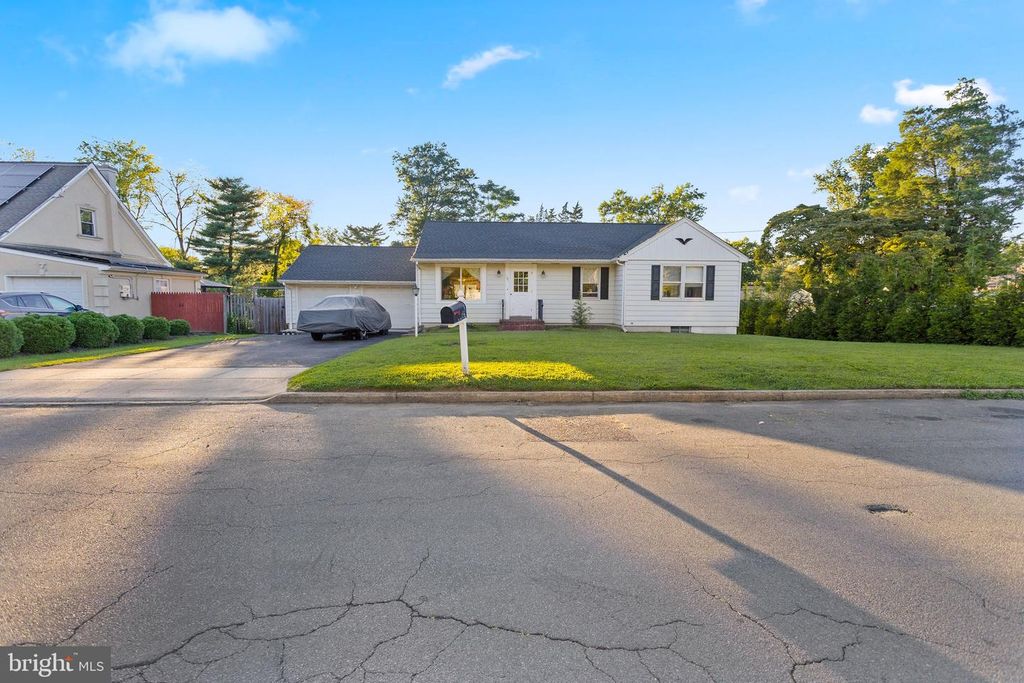 141 CREST AVE, HAMILTON, NJ 08690 — photo 2