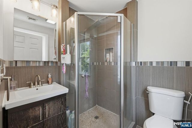 65 Franklin Road, Teaneck, NJ 07666