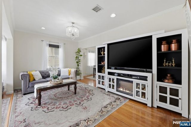 65 Franklin Road, Teaneck, NJ 07666