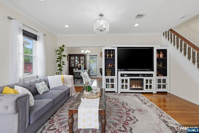 65 Franklin Road, Teaneck, NJ 07666