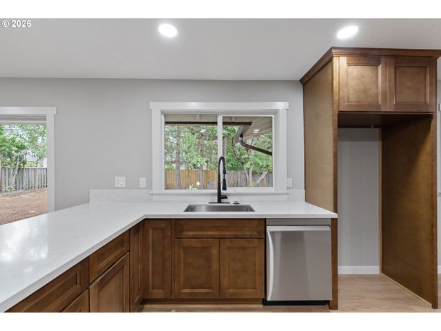 220 Sw 144TH Ave, Beaverton, OR 97006