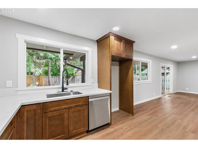 220 Sw 144TH Ave, Beaverton, OR 97006