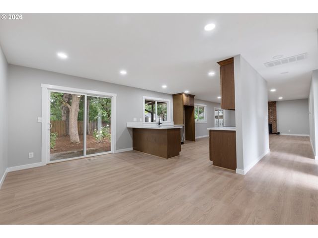 220 Sw 144TH Ave, Beaverton, OR 97006
