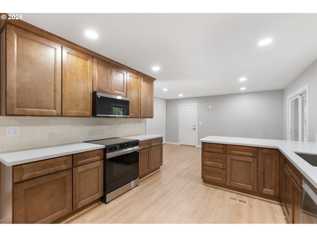 220 Sw 144TH Ave, Beaverton, OR 97006