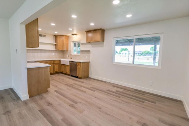 7403 E Alluvial Avenue, Clovis, CA 93619