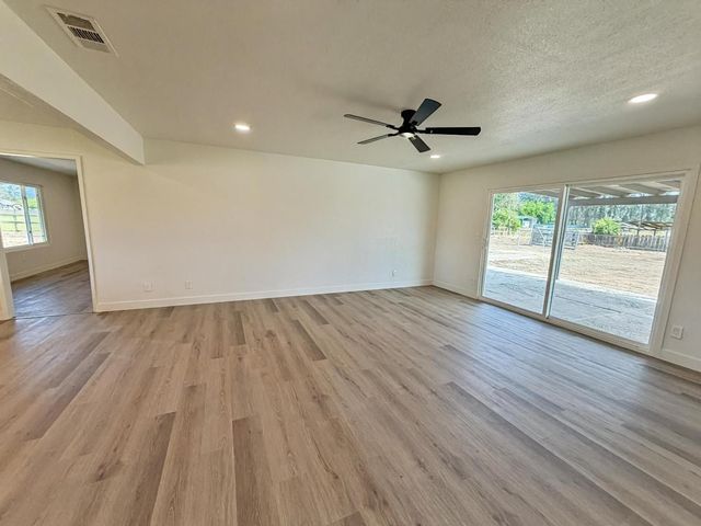 7403 E Alluvial Avenue, Clovis, CA 93619
