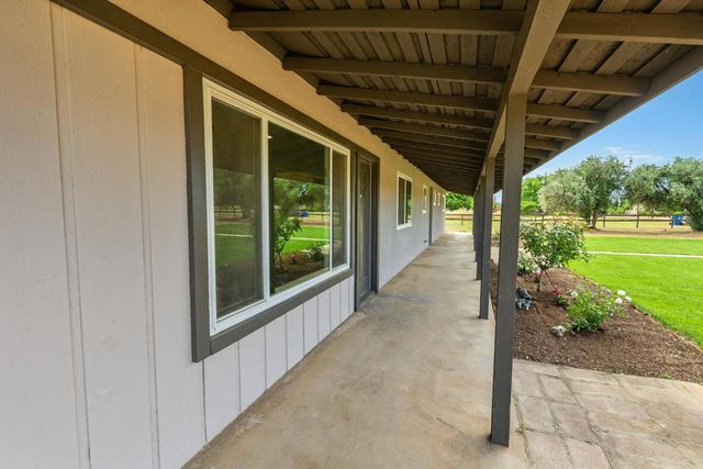 7403 E Alluvial Avenue, Clovis, CA 93619