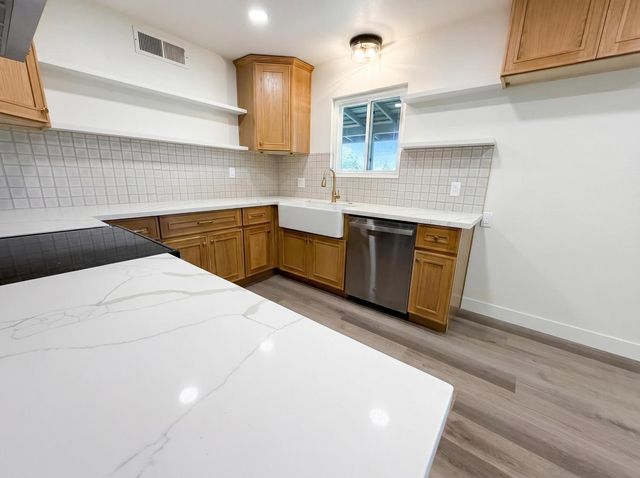 7403 E Alluvial Avenue, Clovis, CA 93619
