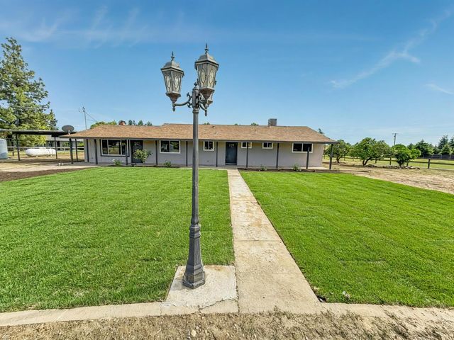 7403 E Alluvial Avenue, Clovis, CA 93619