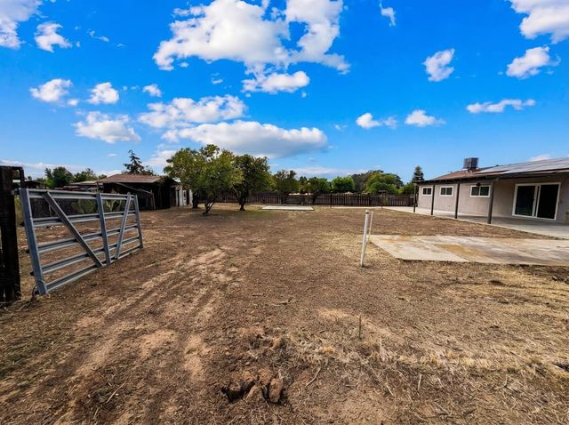 7403 E Alluvial Avenue, Clovis, CA 93619