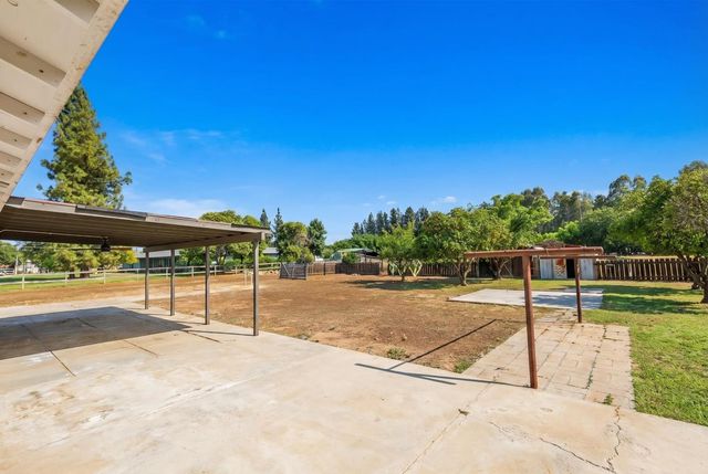 7403 E Alluvial Avenue, Clovis, CA 93619