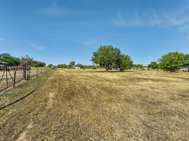 7403 E Alluvial Avenue, Clovis, CA 93619