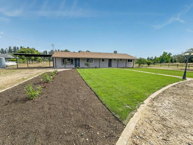 7403 E Alluvial Avenue, Clovis, CA 93619