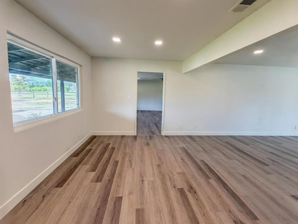 Image 11 of property listing at 7403 E Alluvial Avenue, Clovis, CA 93619