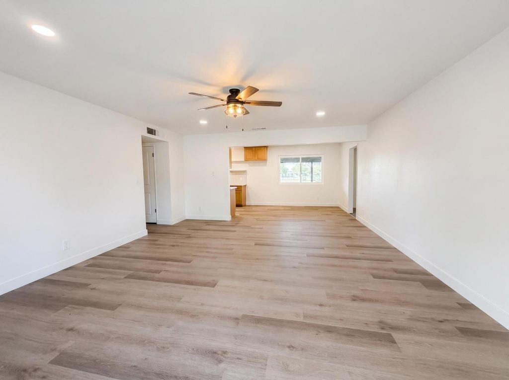 Image 12 of property listing at 7403 E Alluvial Avenue, Clovis, CA 93619