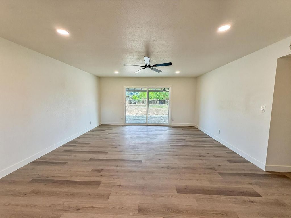 Image 13 of property listing at 7403 E Alluvial Avenue, Clovis, CA 93619