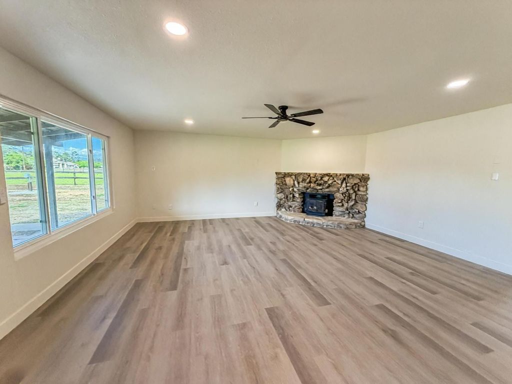 Image 15 of property listing at 7403 E Alluvial Avenue, Clovis, CA 93619