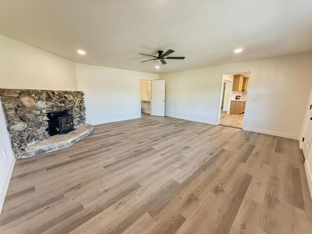 Image 16 of property listing at 7403 E Alluvial Avenue, Clovis, CA 93619