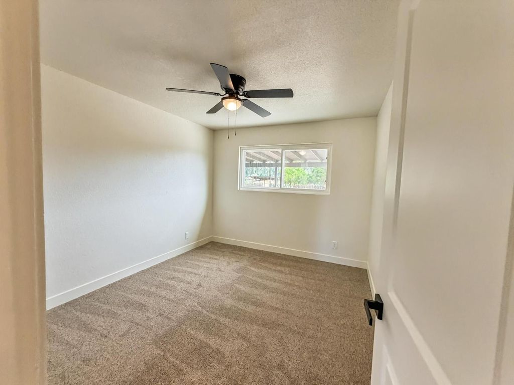 Image 17 of property listing at 7403 E Alluvial Avenue, Clovis, CA 93619