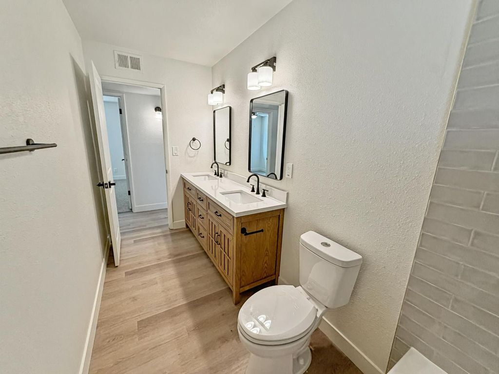 Image 21 of property listing at 7403 E Alluvial Avenue, Clovis, CA 93619