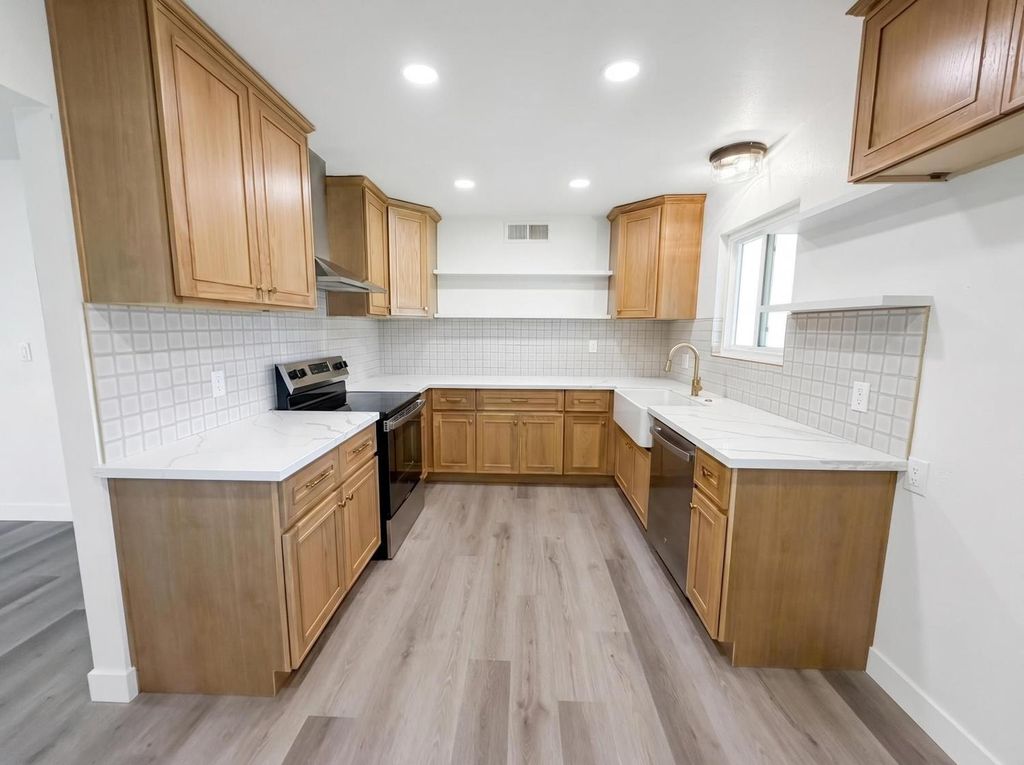 Image 37 of property listing at 7403 E Alluvial Avenue, Clovis, CA 93619