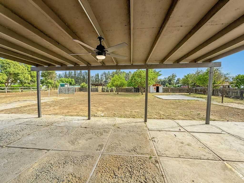 Image 41 of property listing at 7403 E Alluvial Avenue, Clovis, CA 93619