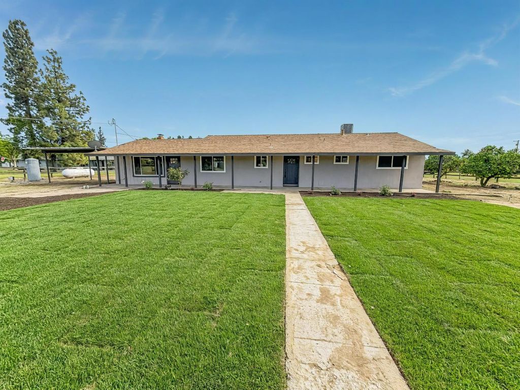 Image 55 of property listing at 7403 E Alluvial Avenue, Clovis, CA 93619