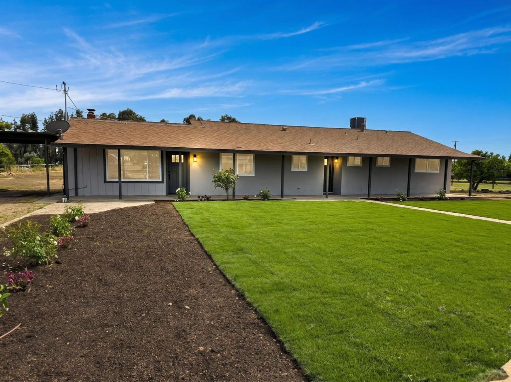 Image 56 of property listing at 7403 E Alluvial Avenue, Clovis, CA 93619