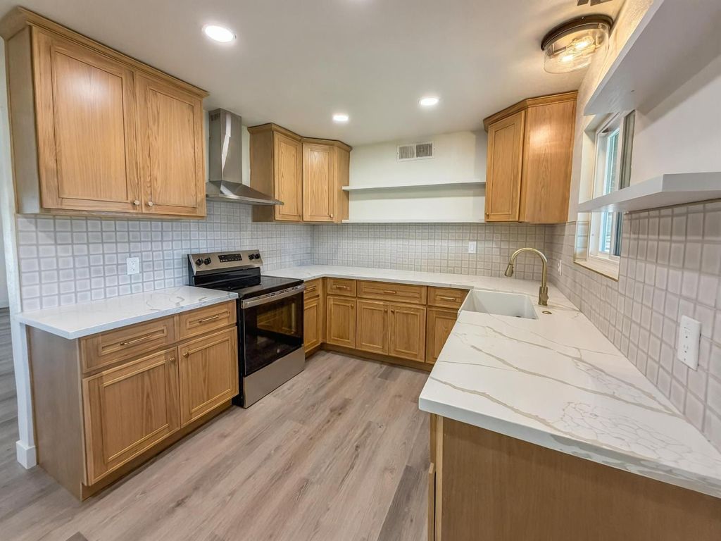 Image 8 of property listing at 7403 E Alluvial Avenue, Clovis, CA 93619