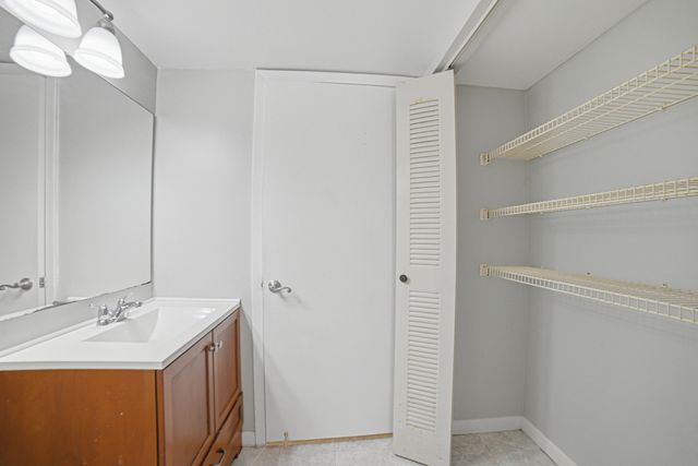 2871 N Oakland Forest Drive 210, Oakland Park, FL 33309