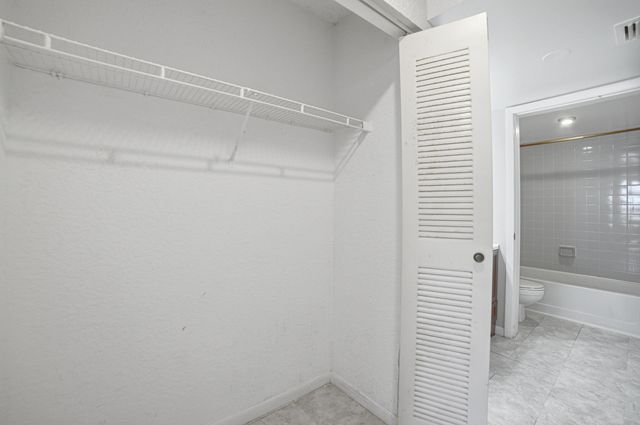 2871 N Oakland Forest Drive 210, Oakland Park, FL 33309