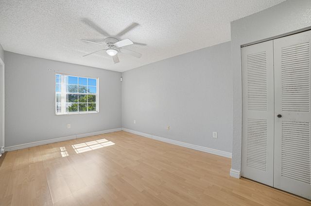 2871 N Oakland Forest Drive 210, Oakland Park, FL 33309