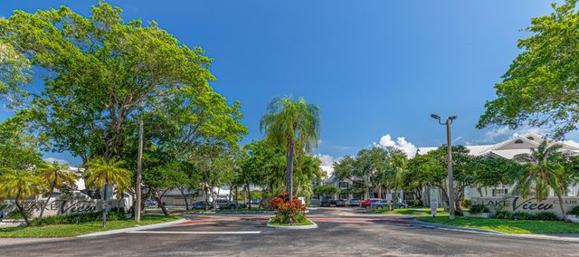 2871 N Oakland Forest Drive 210, Oakland Park, FL 33309