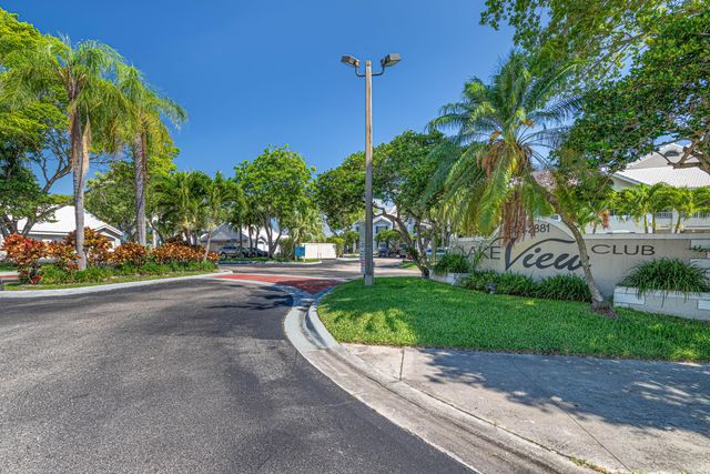 2871 N Oakland Forest Drive 210, Oakland Park, FL 33309