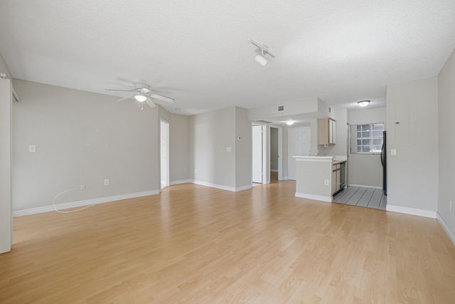 2871 N Oakland Forest Drive 210, Oakland Park, FL 33309