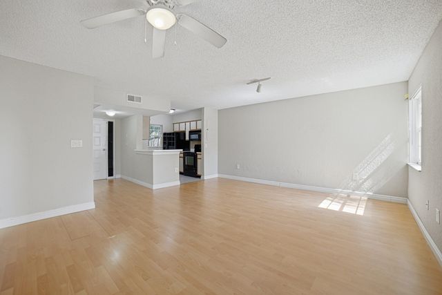 2871 N Oakland Forest Drive 210, Oakland Park, FL 33309