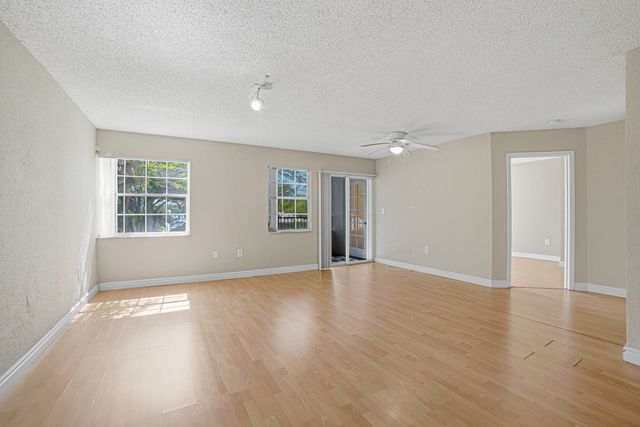 2871 N Oakland Forest Drive 210, Oakland Park, FL 33309